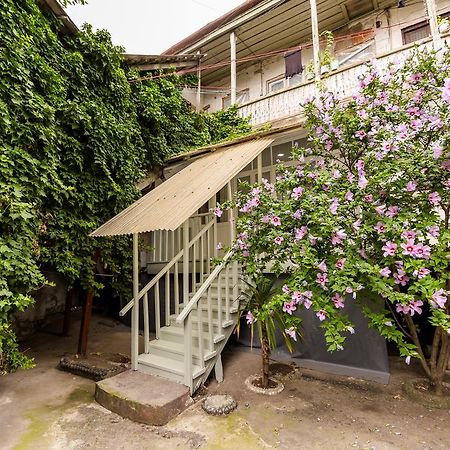 Apartment In Cozy Little Yard Tbilisi Eksteriør bilde